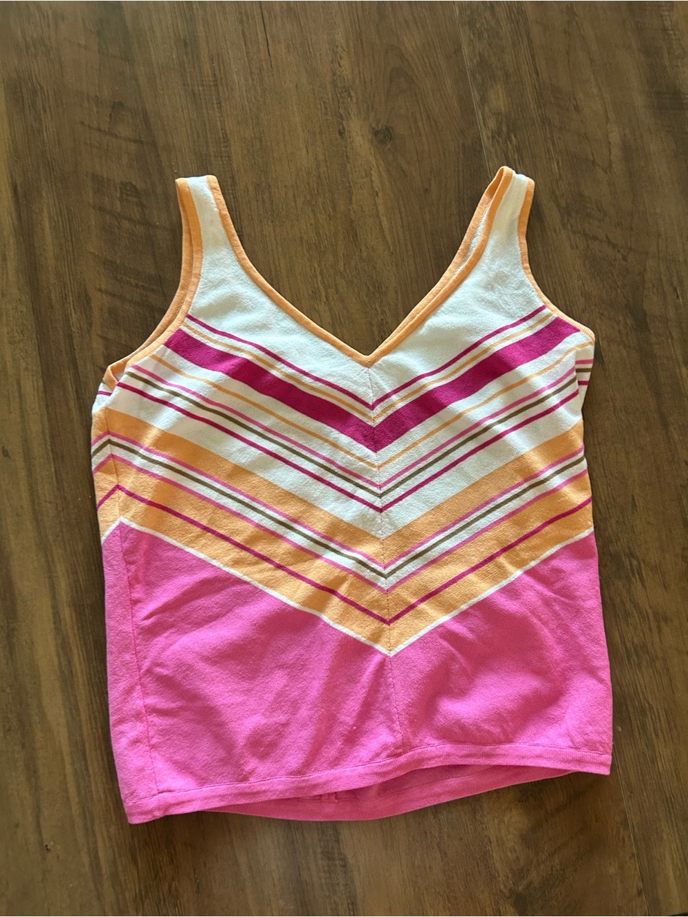 TAIEUN VINTAGE 70s Women’s Chevron Stripe V-Neck Tank Top in Pink and Peach